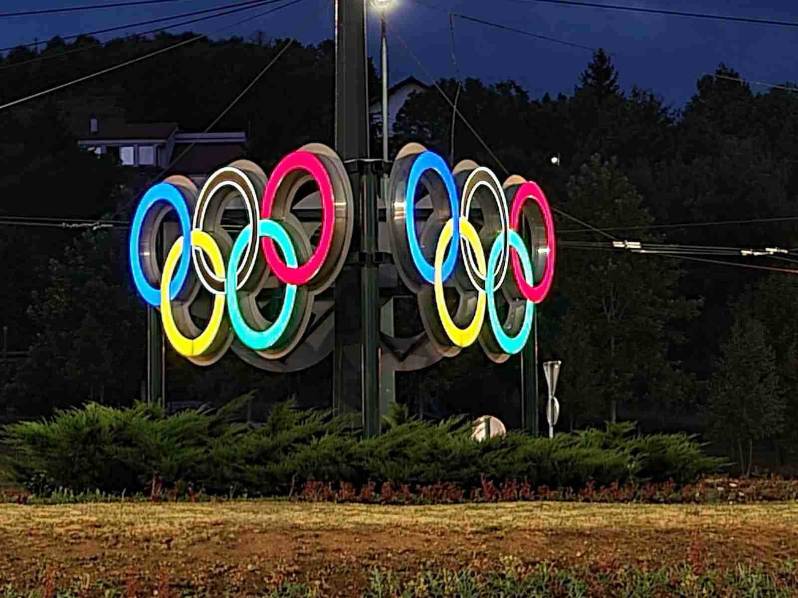 Visual Art Sarajevo Svjetleći Totemi - Svjetleći totemi su vertikalne reklamne konstrukcije koje nude vrhunsku vidljivost.